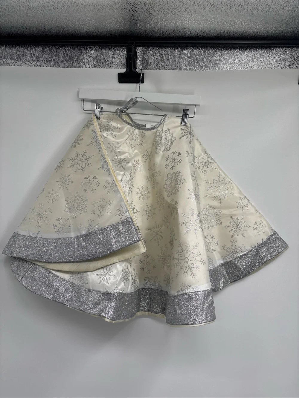 Silver Snowflake Tree Skirt - Festive White and Silver glittery